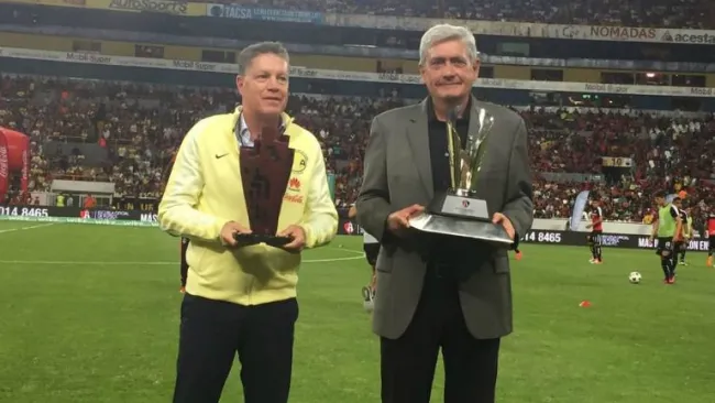 Ricardo Peláez y Alberto de la Torre, con sus reconocimientos 