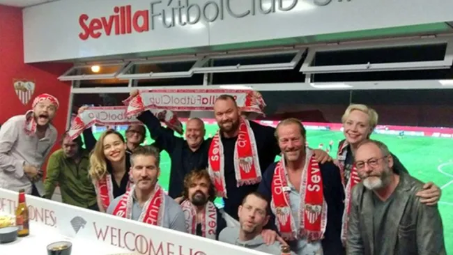 Actores de 'Game of Thrones', en uno de los palcos de Sevilla