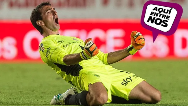 Marcelo Barovero cuida las marcas en tiro de esquina