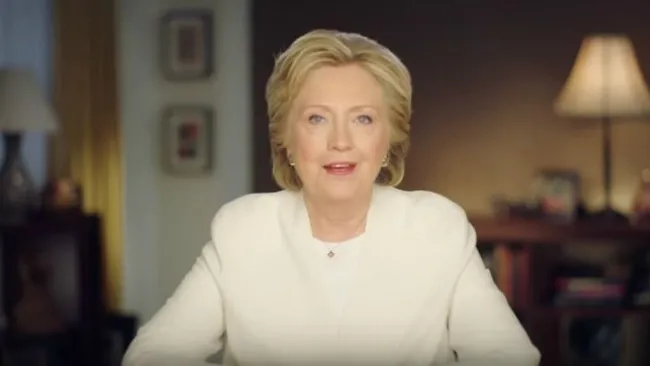 Clinton durante su último spot 