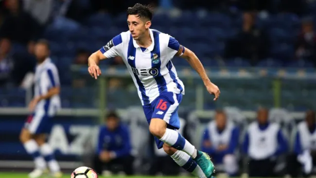 Héctor Herrera durante un partido con el FC Porto