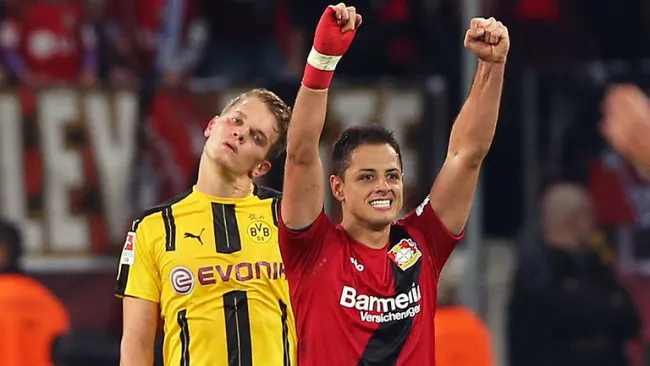 Javier Hernández festeja una victoria con Leverkusen