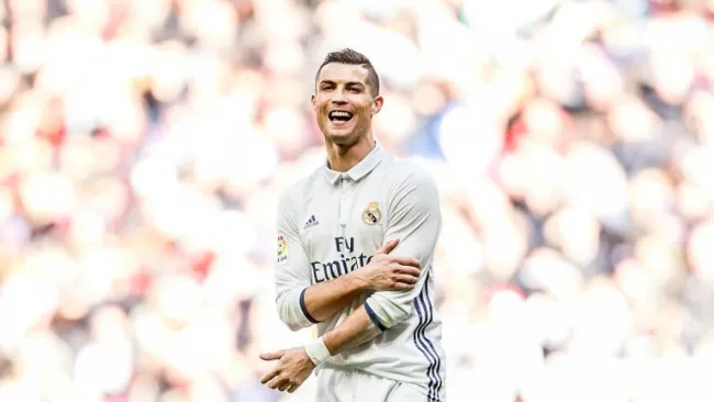 CR7 sonríe en un partido con el Real Madrid