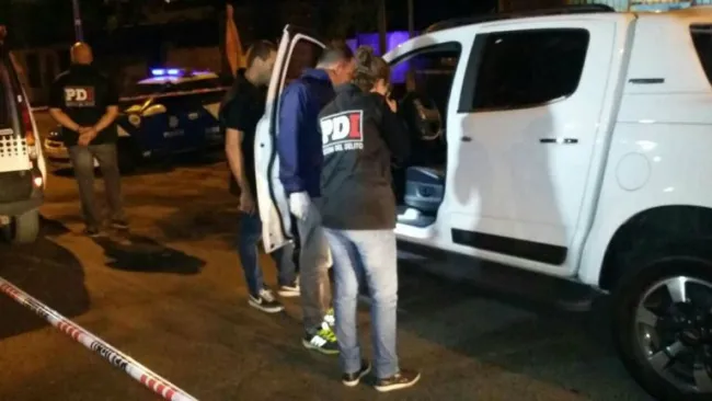 Peritos investigan la escena del crimen en Rosario
