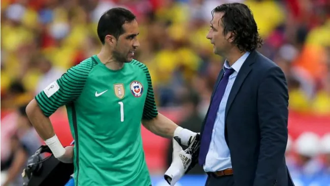 Bravo dialoga con Pizzi tras su lesión