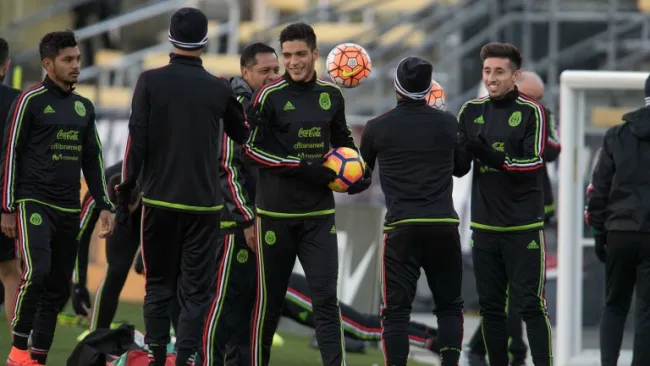 Los jugadores de México entrenan en el Mapfre Stadium