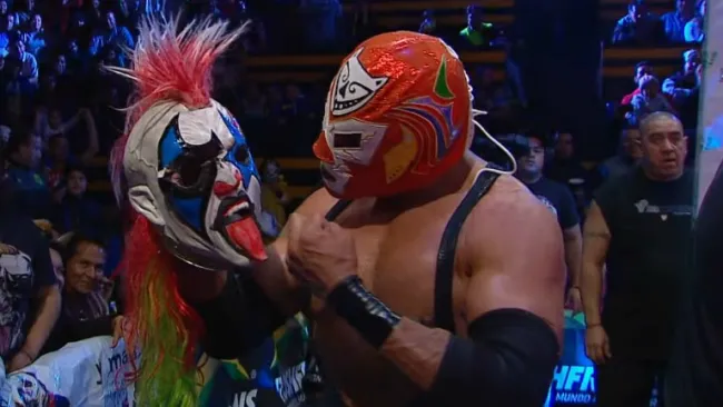 Dr. Wagner Jr. le quitó la máscara a Psycho Clown