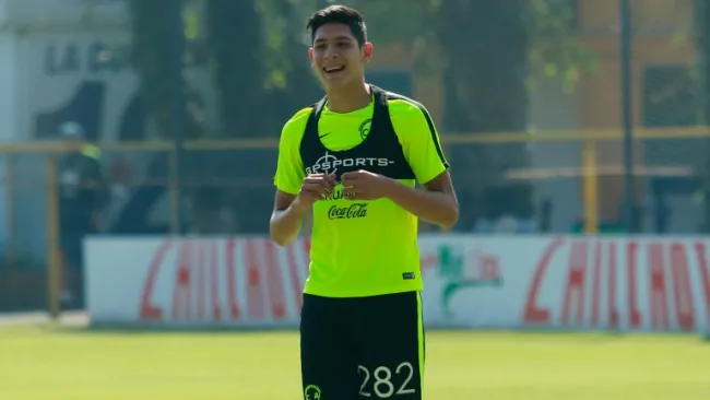 Edson Álvarez en un entrenamiento del América