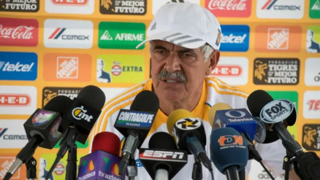 Ricardo Ferretti se molesta en conferencia de prensa 