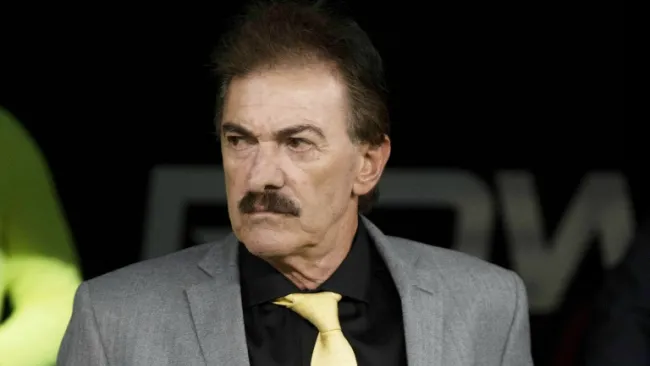 Ricardo La Volpe durante un partido de América