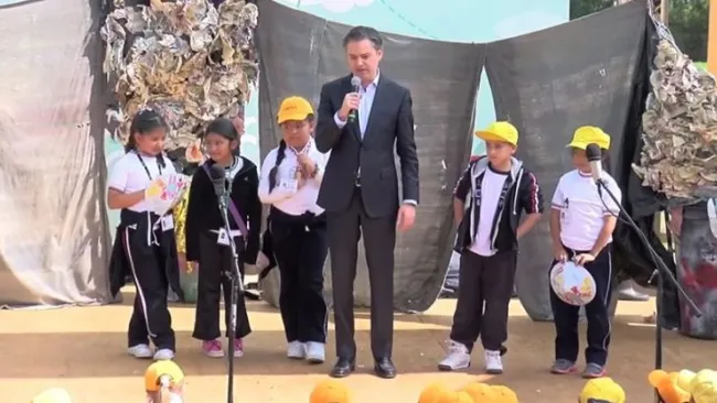 Momento en que Andrea corrige a Nuño