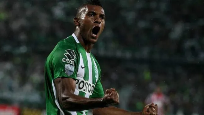 Miguel Borja durante un partido con Atlético Nacional