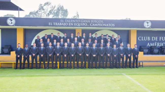 Jugadores y cuerpo técnico posan para las cámaras