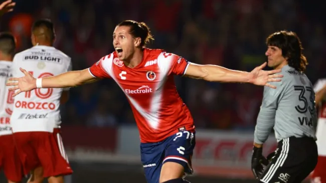 Vuletich corre tras marcar entre la decepción de Xolos