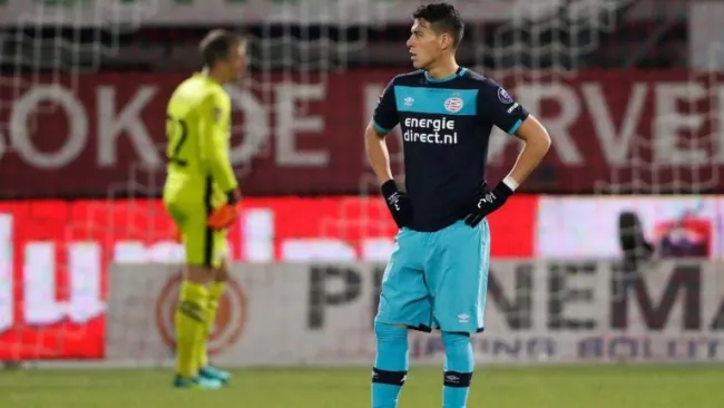 Moreno se lamenta durante un encuentro del PSV