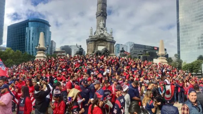 Afición de los Texans en el Ángel de la Indpendencia