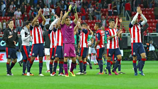 Jugadores de Chivas agradecen a su afición