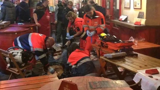 Aficionados del Sevilla mancharon de sangre la Champions