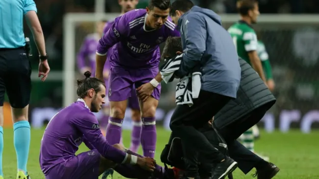 Bale recibe atención médica en el duelo contra Sporting de Champions