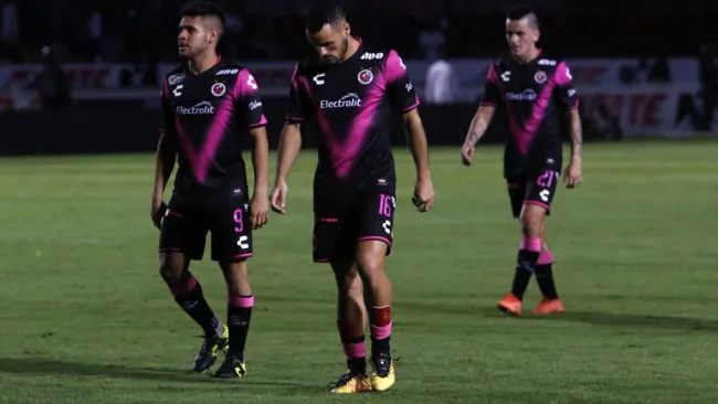 Jugadores de Veracruz, cabizbajos tras perder con Pumas