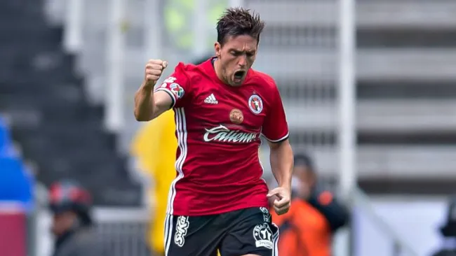 Gabriel Hauche festeja un gol conseguido con Xolos 