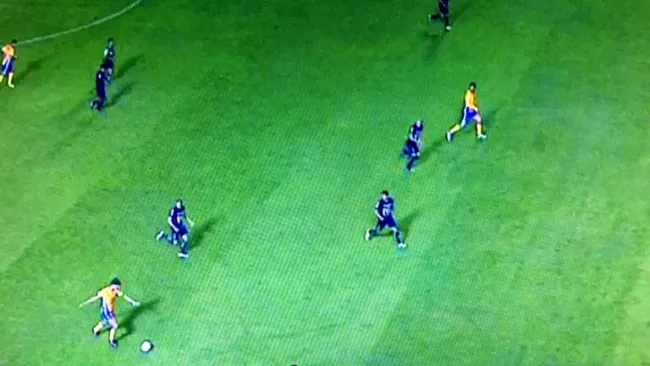 Gignac estaba adelantado a la hora de recibir el pase de Damm