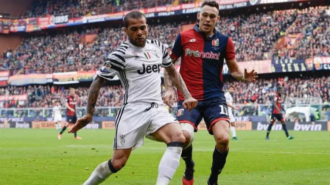 Dani Alves, durante el juego entre Juventus y Génova