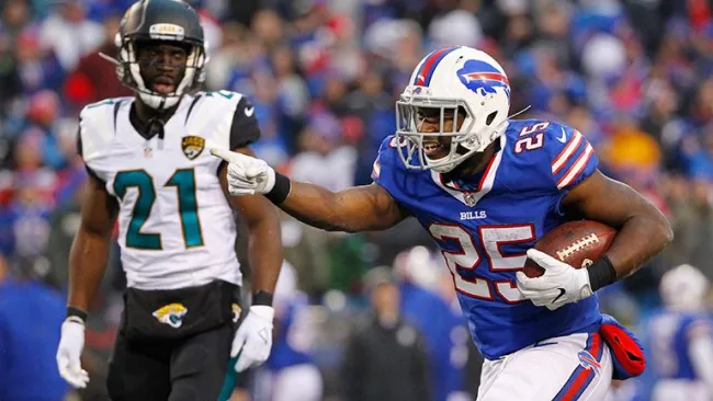 LeSeal McCoy festeja uno de sus touchdowns contra Jaguars