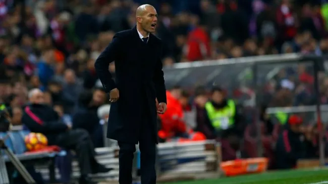 Zidane dirigiendo un partido del Real Madrid