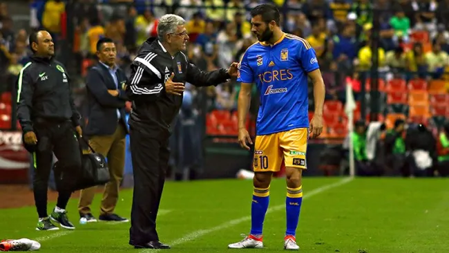 Tuca Ferretti da indicaciones a Gignac