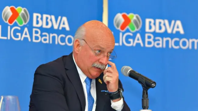 Enrique Bonilla durante una conferencia de prensa