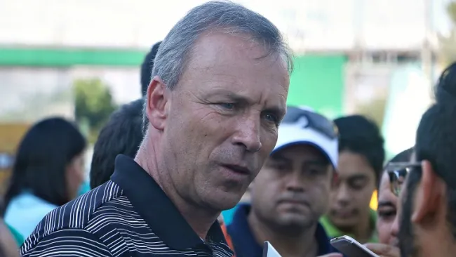 Fassi atiende a los medios