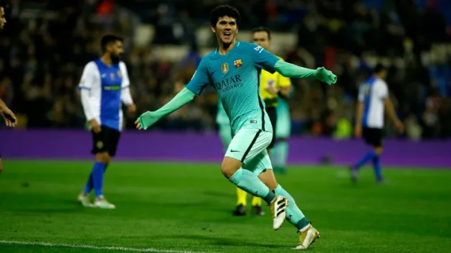 Carles Aleñá festeja el gol con Barcelona