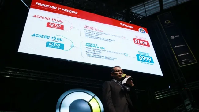 José Luis Higuera durante la presentación de Chivas Tv