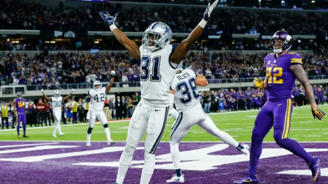 Jones festeja en zona de anotación