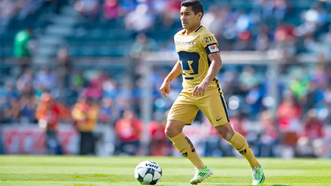 Luis Fuentes en juego de la Liga MX