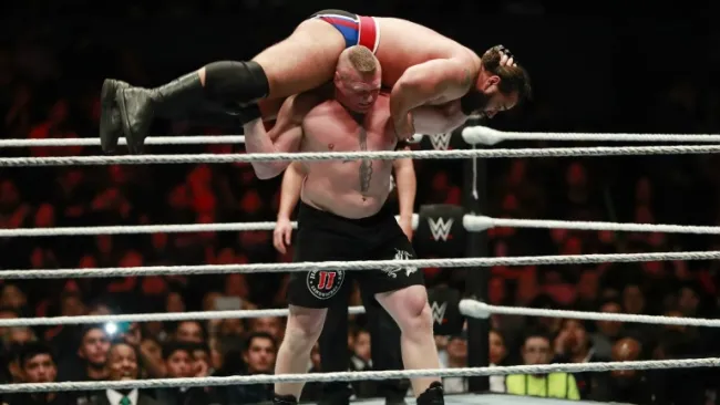 Brock Lesnar le aplicará un F-5 a Rusev