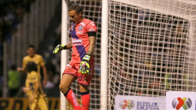 Campestrini se lamenta durante un partido del Puebla