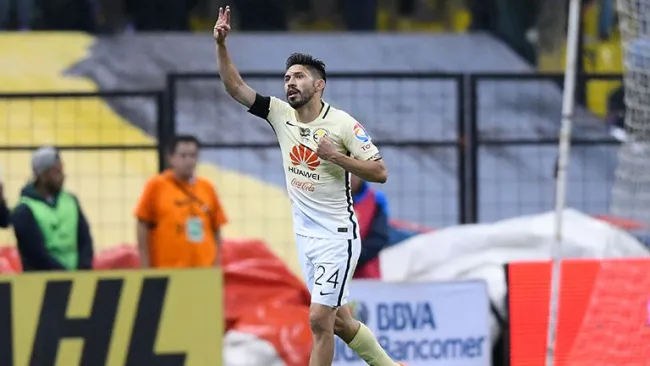 Oribe Peralta festeja su anotación contra Necaxa