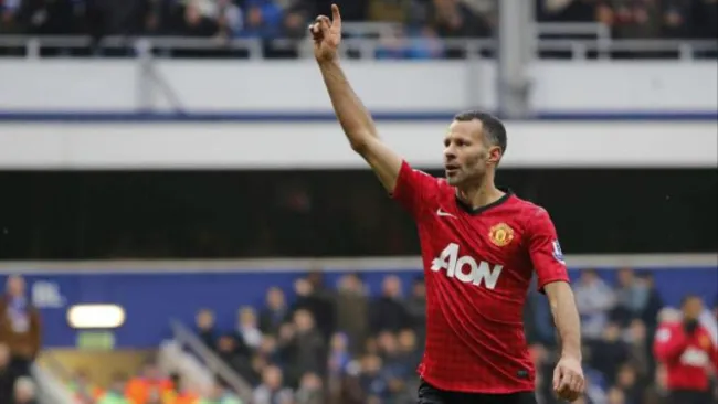 Ryan Giggs durante un partido con el Manchester United