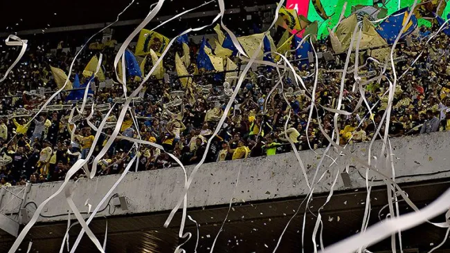 Aficionados del América festejan gol contra Necaxa