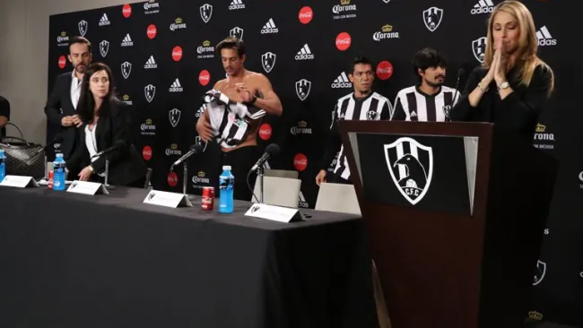 Conferencia de prensa de Club de Cuervos