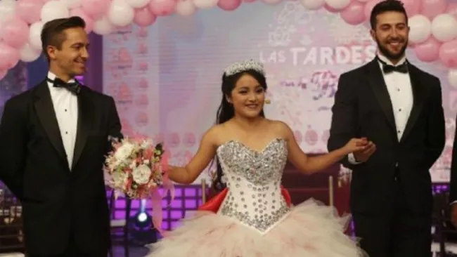 Rubí festeja en un programa de TV sus XV años