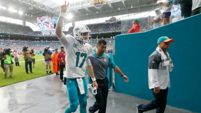 Ryan Tannehill abandona el emparrillado tras su lesión