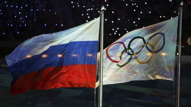 Banderas de Rusia y de los Juegos Olímpicos