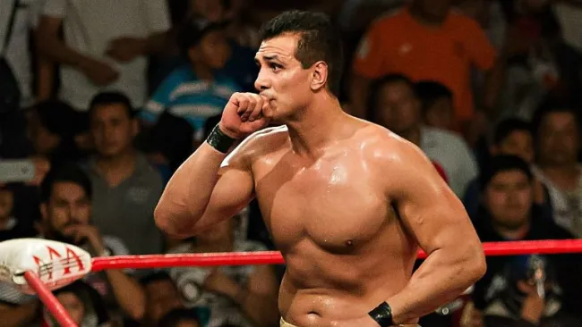Alberto El Patrón tras una lucha en Triple A