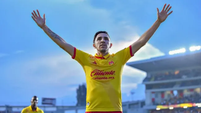 Diego Valdés celebrando el gol ante el Puebla.