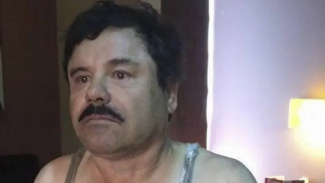 Foto del Chapo Guzmán recién capturado en Los Mochis