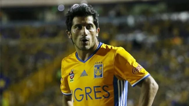 Damián Álvarez, durante un juego con Tigres en el A2016