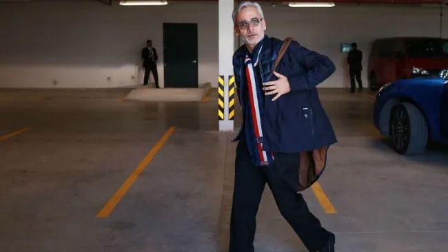 Jesús Martínez, propietario de Pachuca, en el estacionamiento